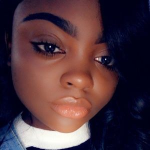 Meet your Posher, Valerie